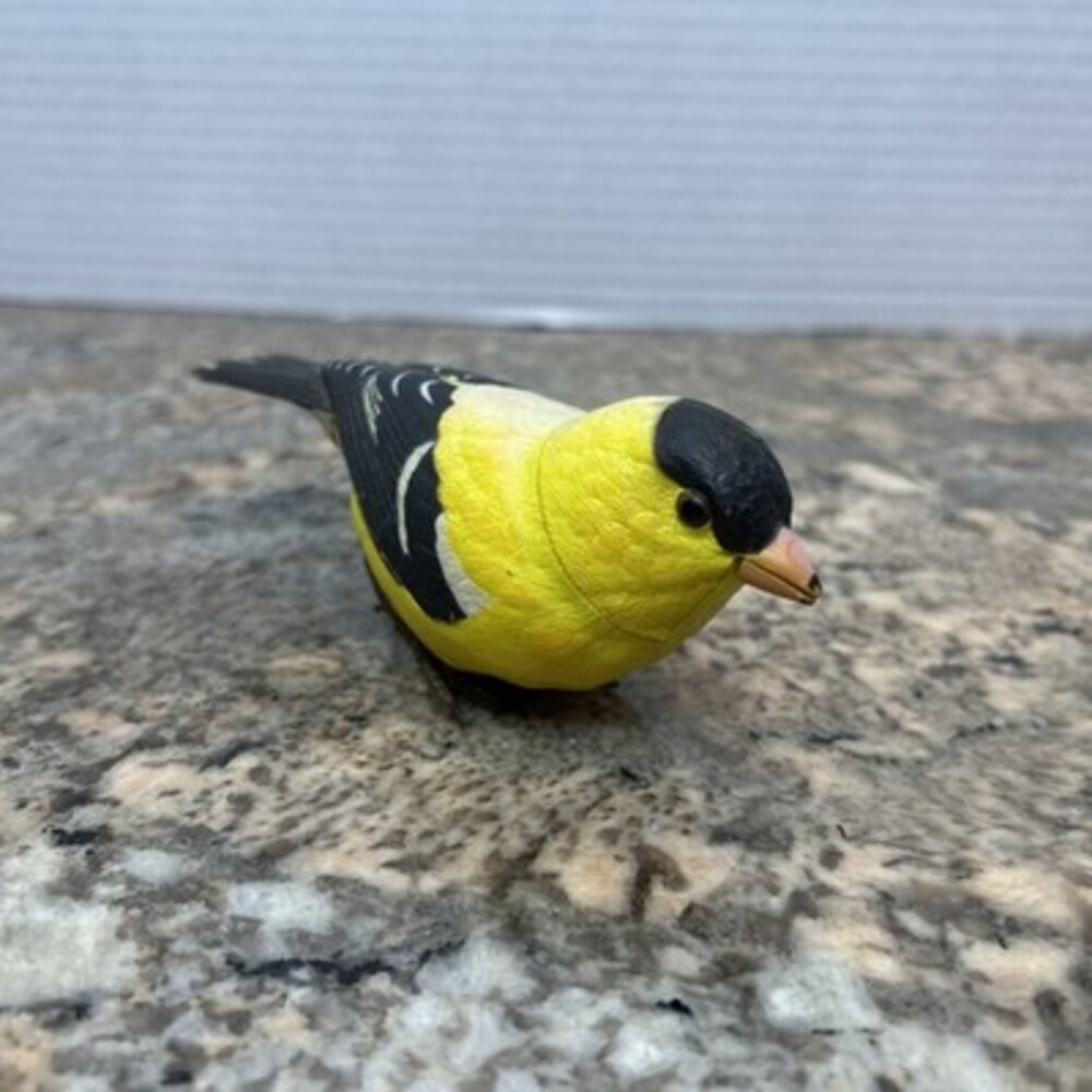 Takara 2004 Breezy Singers Motion-Activated Photo Sensor American Goldfinch Bird